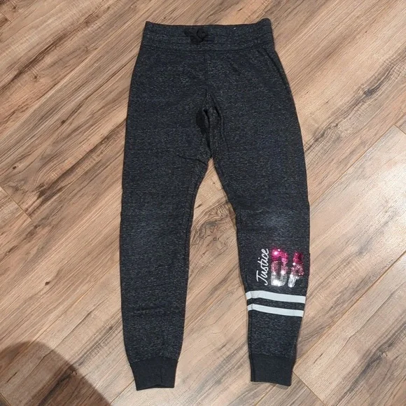 Youth size 8 jogger sweat pants. Justice brand jogger sweat pants. Size 8.