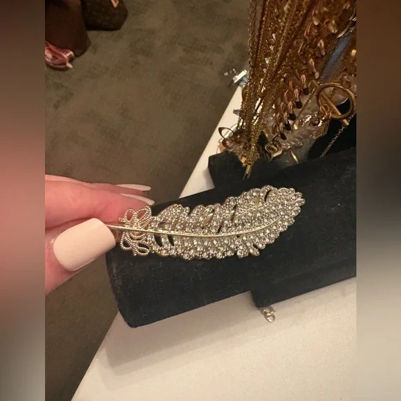 Elegant Silver Feather hair clip
