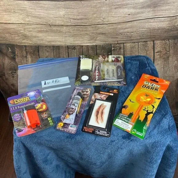 Halloween special lot #10 with various Halloween supplies