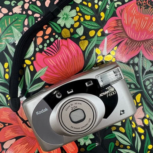 Kodak Advantix F600 APS Film Camera Silver 30-60mm Zoom Point and Shoot Vintage