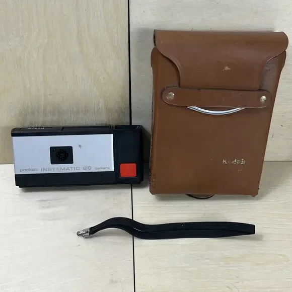 Vintage 1972 Kodak Pocket Instamatic 20 Camera UNTESTED With Case