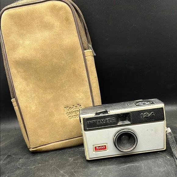 Kodak Instamatic 124 Vintage Camera with Brown leather case