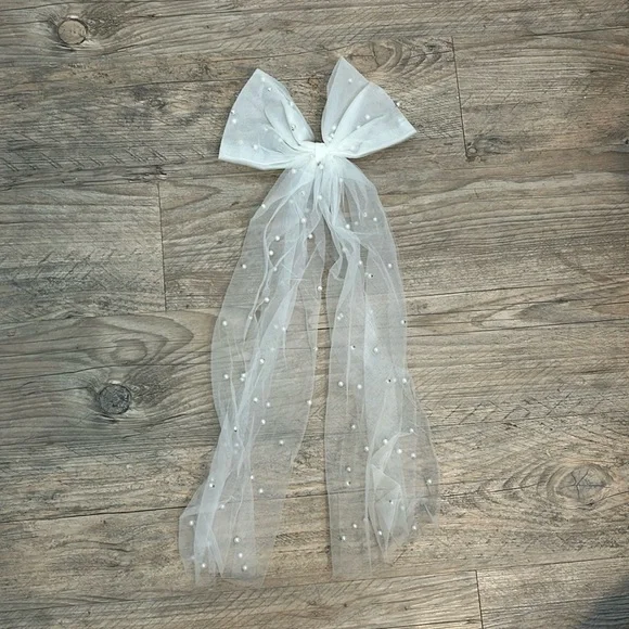 White Tulle Pearl Beaded Hair Bow Bridal‎ Hair Clip
