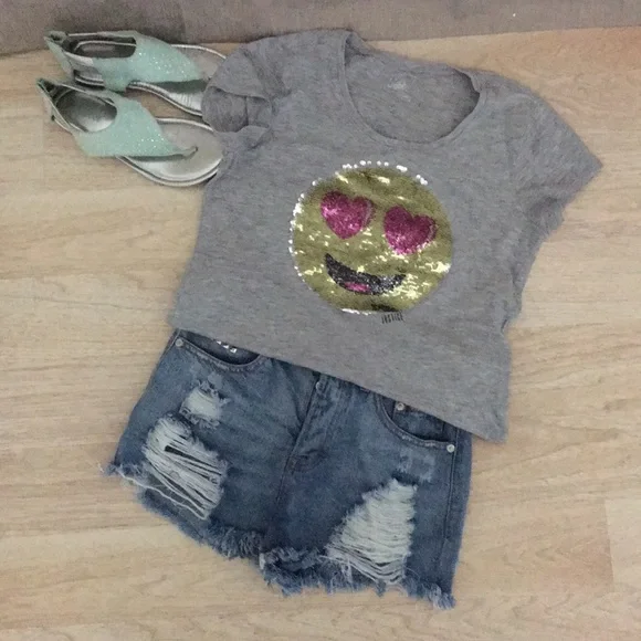 2/$25 Listing ⬇️ 2 in 1 - Justice Flip Sequin Silly Face Heart Eyes Emojis Tee