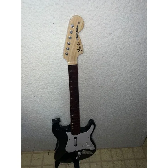 Rock Band Fender Stratocaster Wireless Guitar‎ Wii Black White NWGTS2 Harmonix