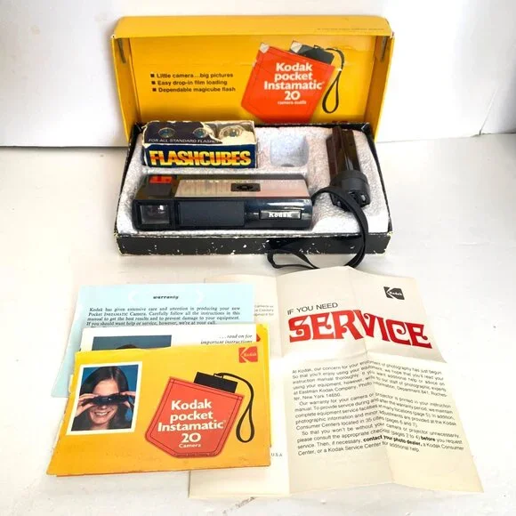 Kodak Pocket Instamatic 20 Camera Outfit With Flashcubes Magicube Extender Vtg