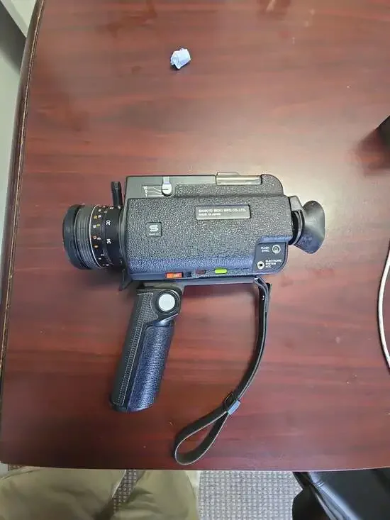 Sankyo ES-44XL Super 8 Cine Film Camera Motor and zoom working