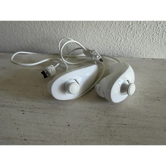 Official Authentic Nintendo‎ Brand Wii Nunchuck WHITE Original