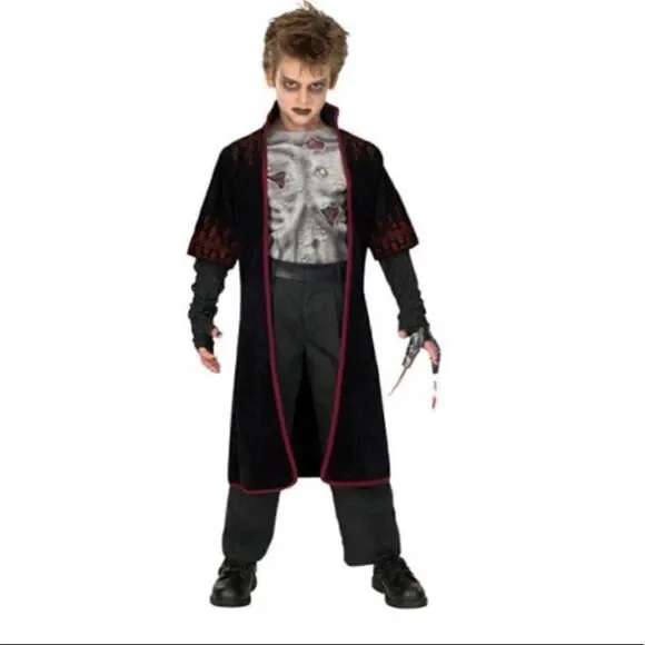 Vampire costume‎