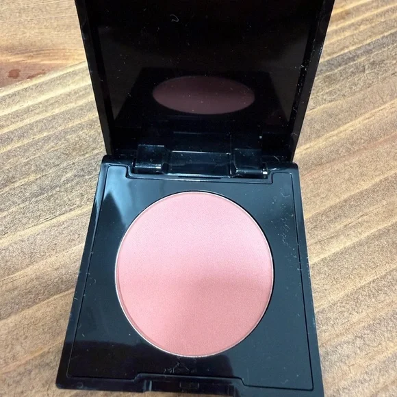 Voss Blushing Beauty Luminous Blush - Peaches