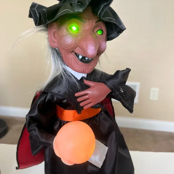 Witch Skull Eerie Sound Light Up Halloween 1988 Funny Toys Corp Decor Not Moving