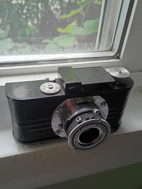Vintage-Style Black Camera with Chrome Lens ARGUS