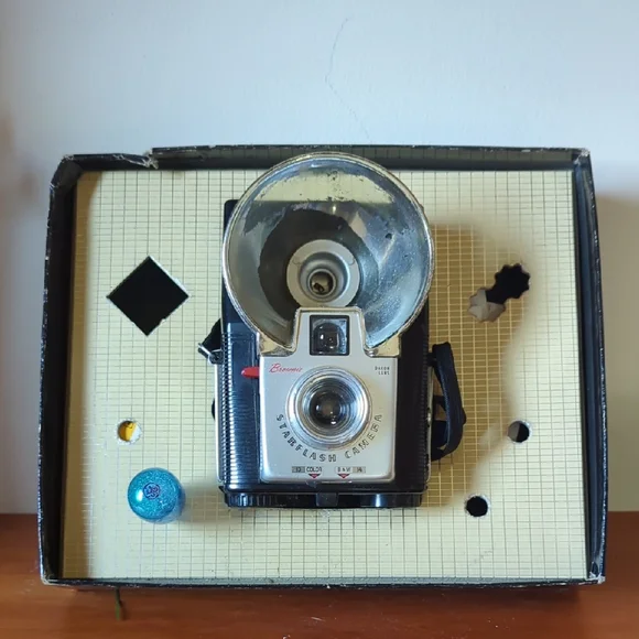 Vintage Kodak Brownie Starflash Outfit With Unused Black Film