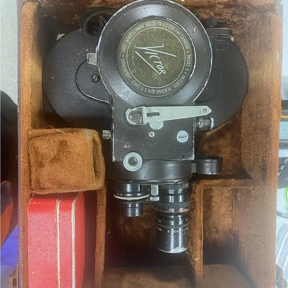 Vintage mint condition Victor Cinema Camera Model 5 With Lens Film & Accessories