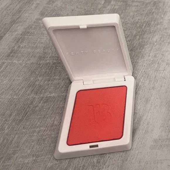 FENTY CHEEKS SUEDE POWDER BLUSH, Shade Lolly Poppy
