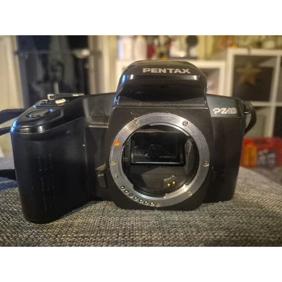 Pentax PZ10 35mm SLR film Camera w/ Strap + lense + old battery + Case- Untested