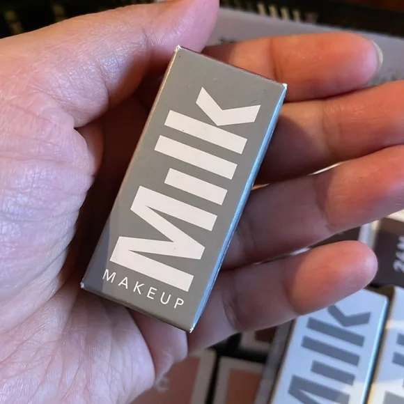 Milk lip + cheek