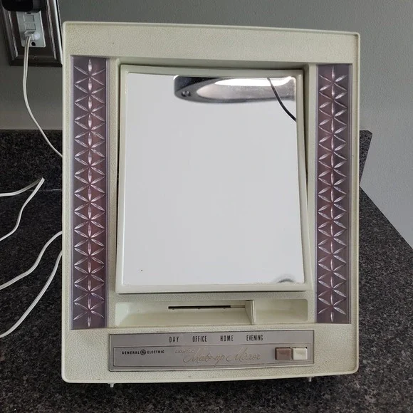 Vintage GE Lighted Makeup Mirror Model B21M-1 Lighted Vanity Mirror 4 Settings