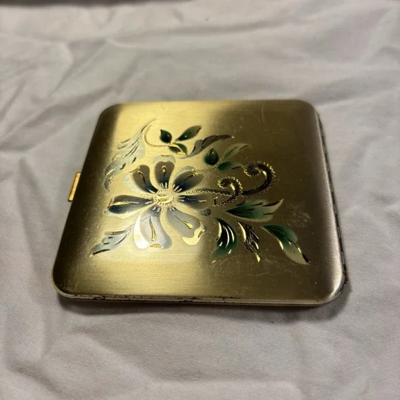 Vintage Dorset-Rex Fifth Avenue Gold Tone Powder Compact - Empty Cracked Mirror