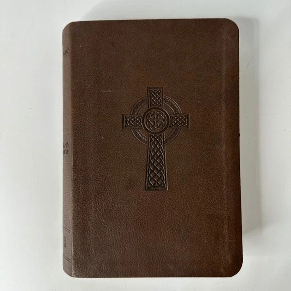NKJV Holy Bible New King James Version Brown Imitation Leather Holman 2013