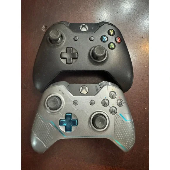Xbox One Wireless Controller Lot Halo 5 Guardians Limited Edition & Black 2 Pack