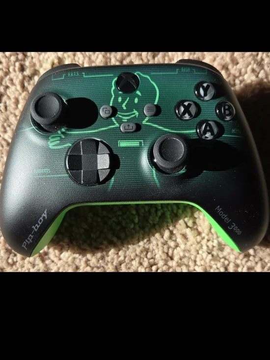 Fallout pipboy edition xbox one/series x Controller, tested barely used.