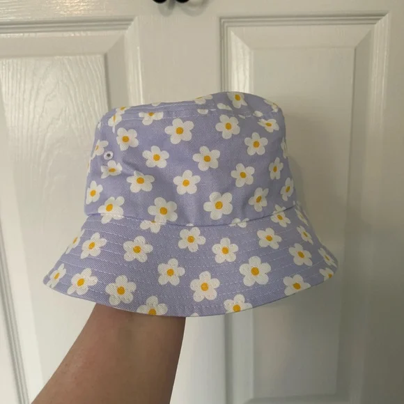 Purple Daisy Bucket Hat NWOT
