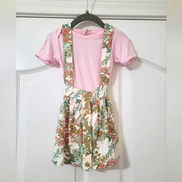 $‎ Kate Quinn Bamboo Floral Suspender Skirt with Pink Onesie