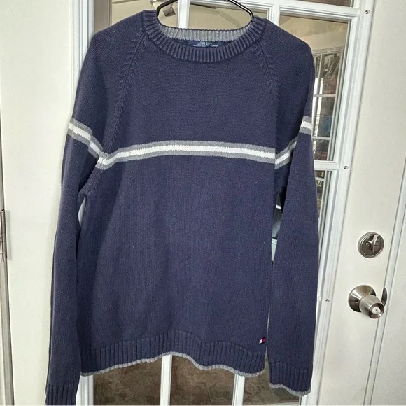 Y2K Men's Tommy Hilfiger Navy Blue Sweater with Gray Stripe‎ Size Large
