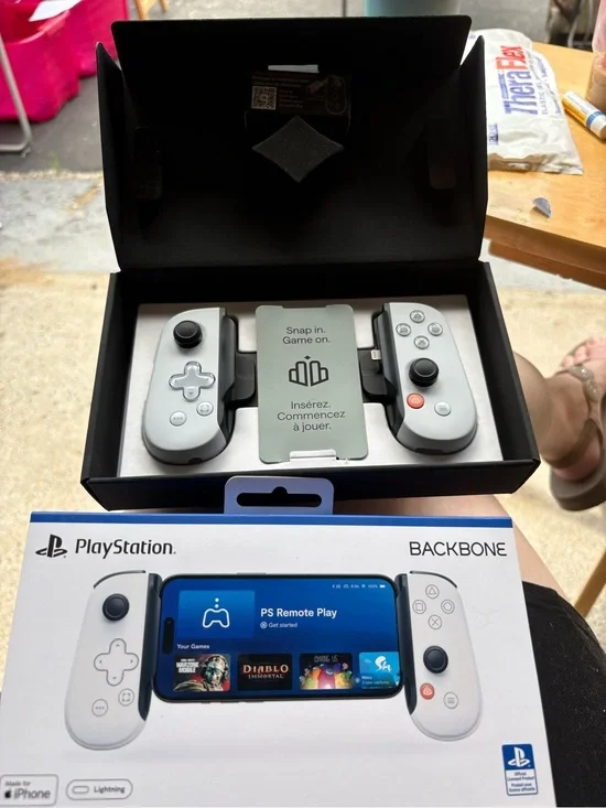 Sony Backbone PlayStation Lightning Mobile Controller - White