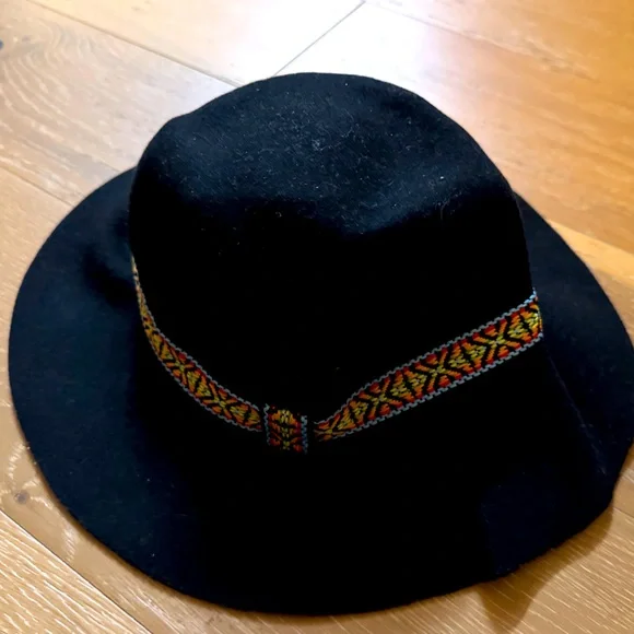 100% wool hat - forever21