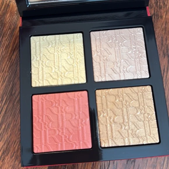 MAC Aute Cuture Starring Rosalía Palette. Gold hues. New in box