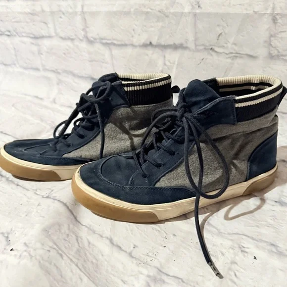 Old Navy bale and Gray Sneakers