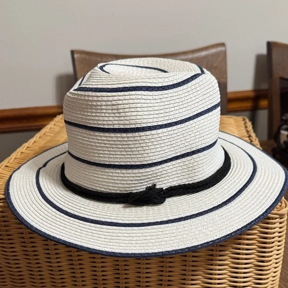 Tommy Bahama Striped White and Navy/Black Sun Hat NWOT