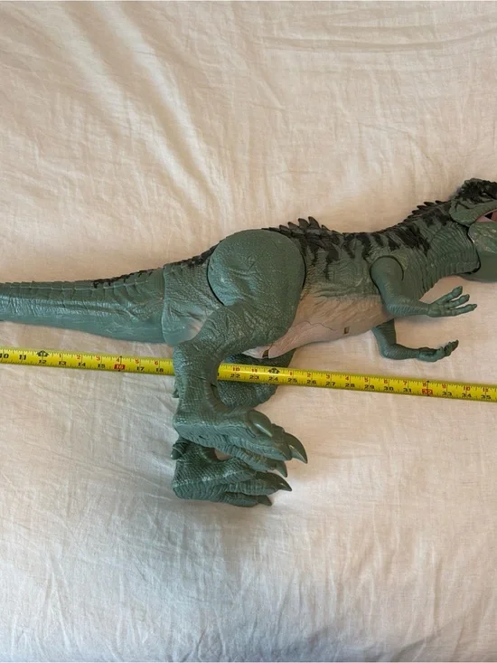 Jurassic World: Dominion Super Colossal Giganotosaurus 39'' Green Giant Dinosaur