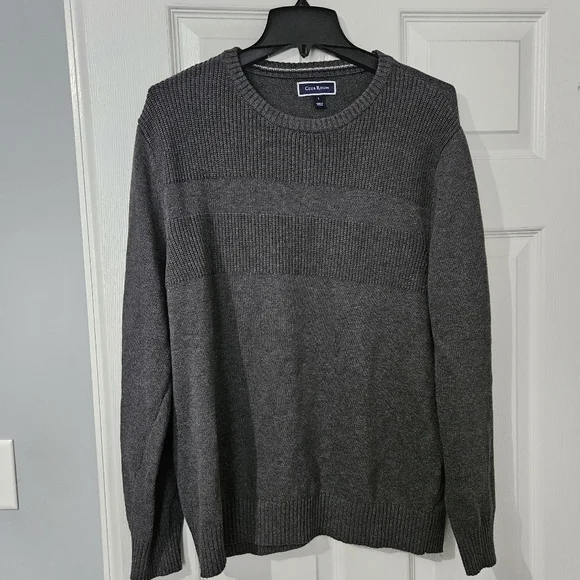 Sale: Men’s Gray Crewneck Sweater - Large