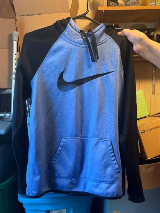 nike thermal fit hoodie large very nice