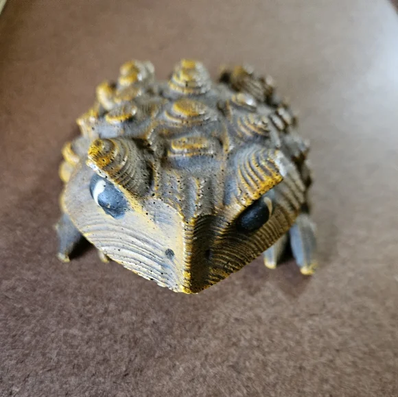 Decorative Horned Lizard Figurine - Gold and Black Figurine