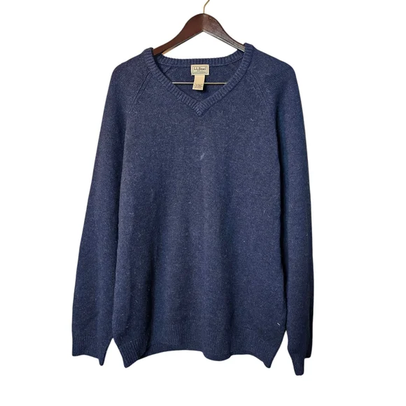 L.L. Bean Sweater - 100% Lambswool - V-Neck - Navy - Knit - Warm - Classic