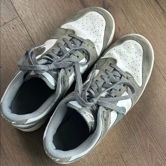 Nike Low-Top Sneakers in Gray and White Suede !! Size 8.5