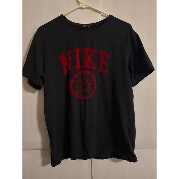 Nike Black Red Athletic College Style T Shirt‎ Mens Size XL just do it