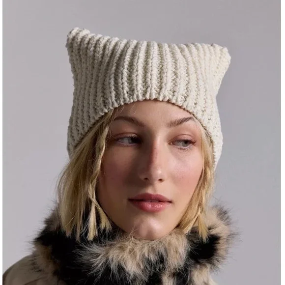 Urban Outfitters Cream Cotton Chunky Ribbed Beanie Hat Square Top