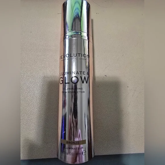 Revolution Illuminate & Glow Bronzer - Bronze