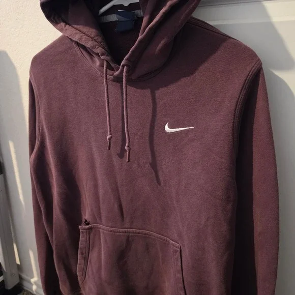 Nike Mens Medium Burgundy Maroon Pullover Hoodie Embroidered Swoosh Logo Fleece
