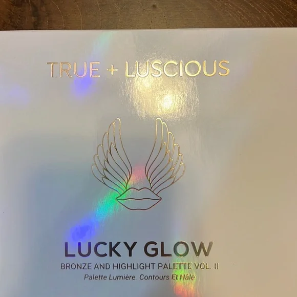 True & Luscious Bronze and Highlight palette