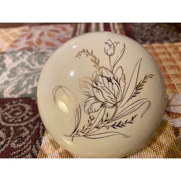 Vintage ceramic powder box / trinket box - unique