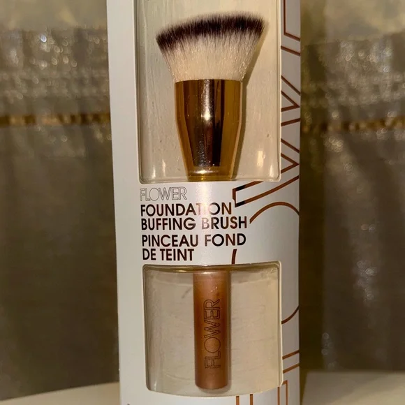 Flower Foundation Buffing Face Makeup Brush