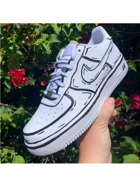 Nike White Cartoon Outline Low-Top Sneakers