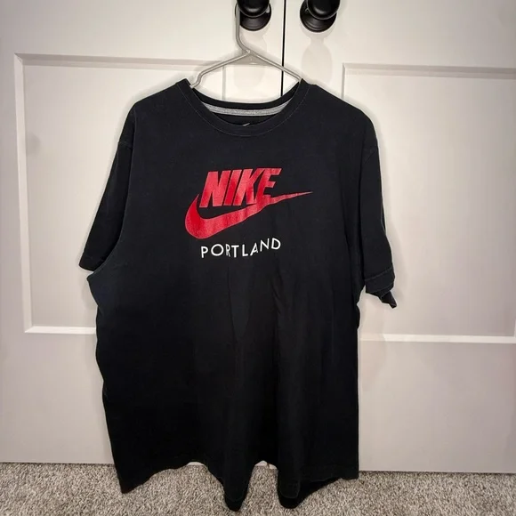 Nike Portland Graphic T-Shirt Mens 2XL Black Red Swoosh Logo Short Sleeve Tee‎