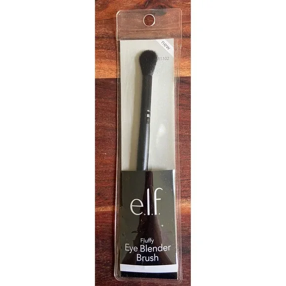 e.l.f. Fluffy Eye Blender Brush, Vegan Makeup Tool, Flawlessly Applies Eyeshadow